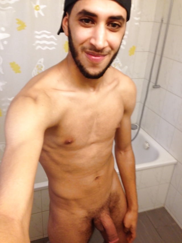 cochone-pour-arab:  dankabyle:  #zeb #rebeu #beur  Grrrrr