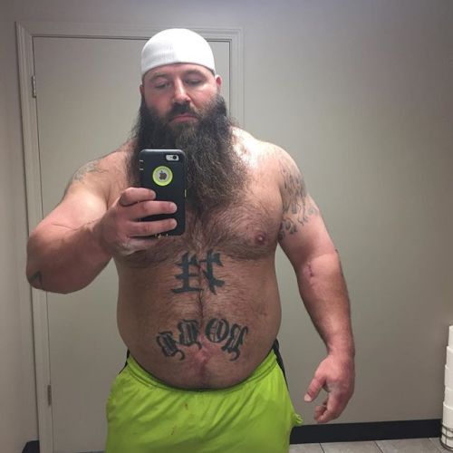 ruggerdan:  girthitude: Robb Philippus is a sexy beast……. emphasis on the beast part. 😋 Yep!!! he is a sexy beast!!!