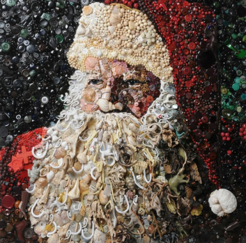 lustik:Santa by Jane Perkins via Mosaic Art Now.