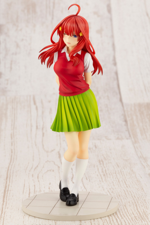 Gotoubun no Hanayome - 1/8 Itsuki Nakano Figure by Kotobukiya. Bonus face plate for purchasing from 