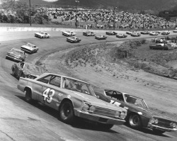 steel-and-asphalt:Richard Petty (#43) rides on the outside of David Pearson (#17) at Asheville-Weaverville.NASCAR Grand National Series, Asheville-Weaverville Speedway, 1967 Western North Carolina 500