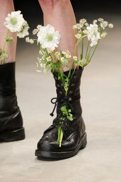 vlada-sasha-natasha:  Ashish ss’12