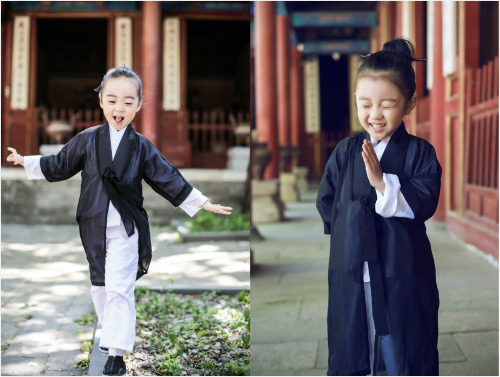 fuckyeahchinesefashion:China, the cutest Taoist and Taoist nun ever. 最萌小道士和小道姑