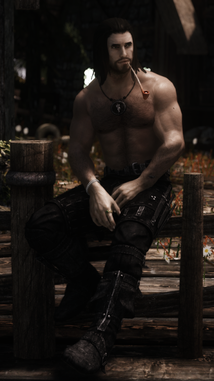 mrsnakestone:Can’t forget about Snakestone. Morning reblog for my euro and asian friends.