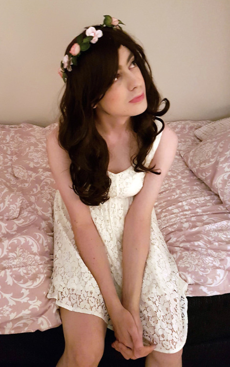 crossdresserlife: A pretty gurl in a pretty dress and with beautiful lips ready to perform