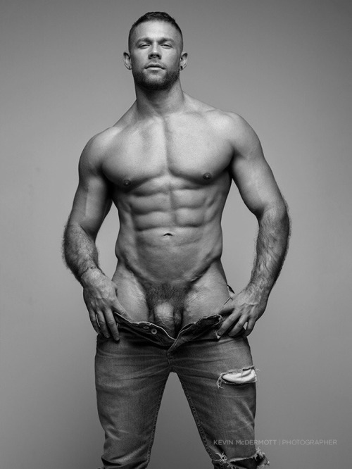 malemodelprivateport:  NYC bodybuilder and adult photos