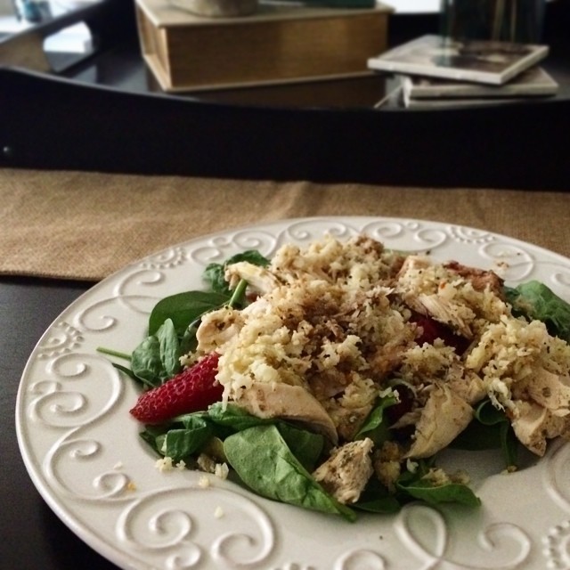 Salad experiment. One of the grains I sometimes miss is the CD House Salad that’s basically a chicken Caesar salad with their rice pilaf mixed in. Here, I mixed in some pan fried cauli rice seasoned with Flavor God’s Garlic Lovers with my spinach,...