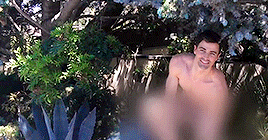 bowleggedspeight:  (⊙‿⊙✿)