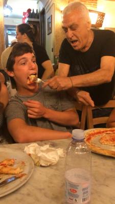 loandbeholdagirl:  tito-burritto:  growlethal:  this one time in italy a random italian guy force fed my friend when he didnt finish his pizza  WTF HOW IS THAT PIZZA CUT  Crust is the enemy style!