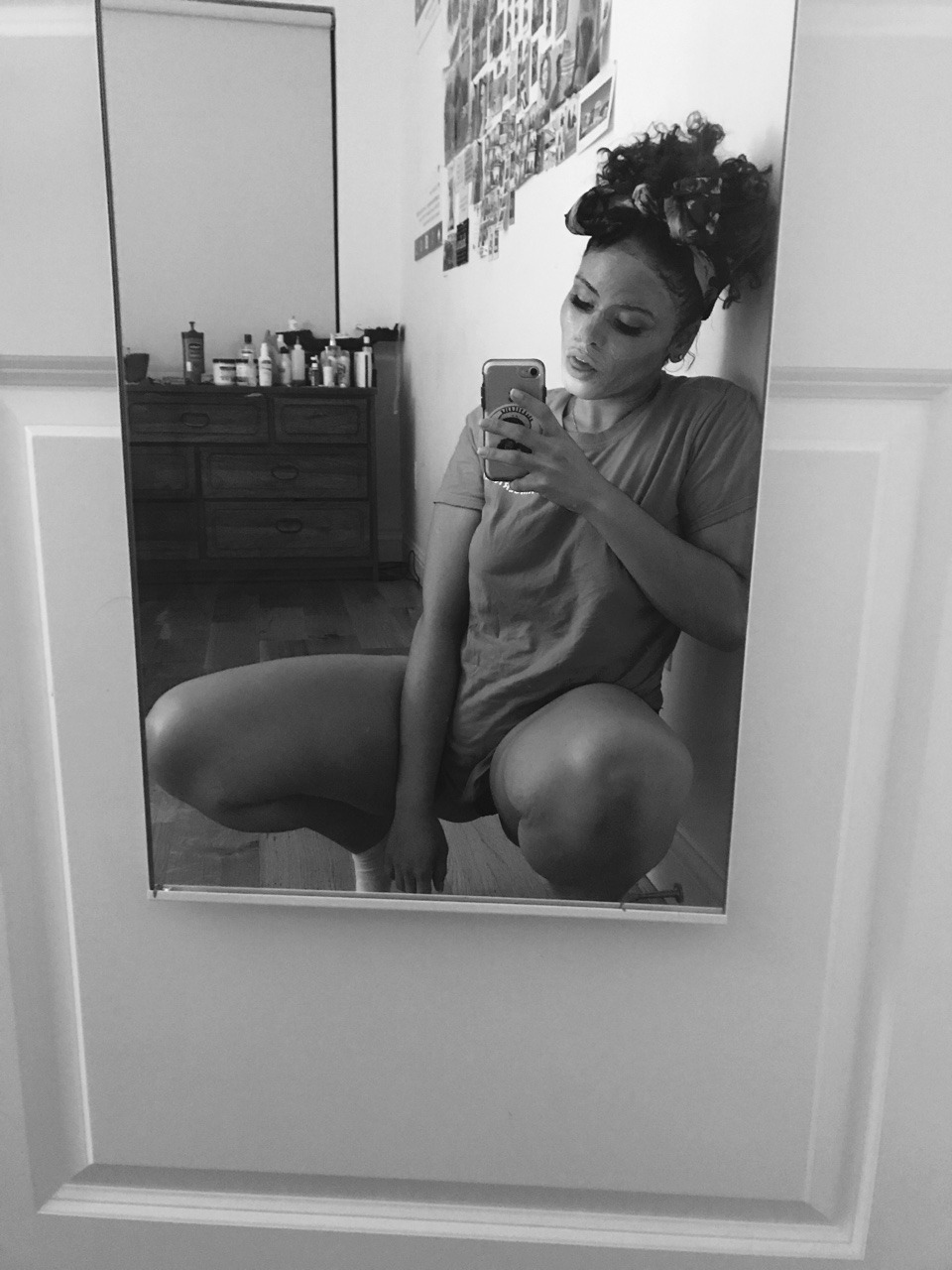 aintnosuchthingastoothick:  Skin Care &amp; Squats