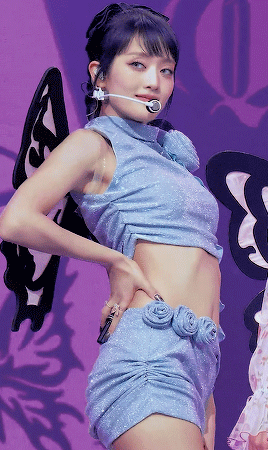 MINNIE Queencard (230602)