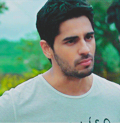 isakeena-pak:  Sidharth Malhotra (As  Arjun Kapoor  ) 
