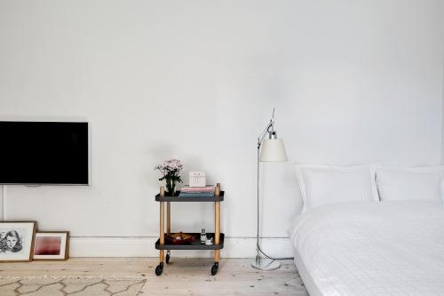 gravityhome:  Light studio apartment  gravityhomeblog.com - instagram - pinterest - bloglovin