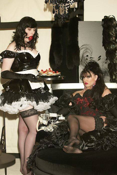 rjj47:  sissyslutmary:  Oh i wish i was that sissy maid  Xxx