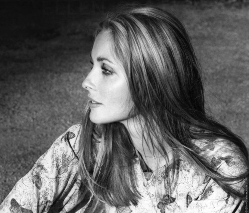 65eatonplace:Sharon Tate by Ellen Graham 1968https://www.instagram.com/ellengrahamphotography/