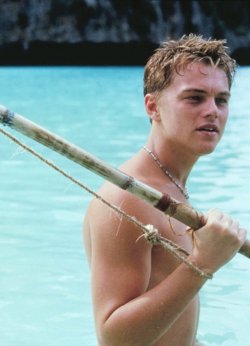 leonardodicapriodaily:  Leonardo DiCaprio as Richard in The Beach (2000)