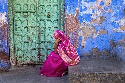 nubbsgalore:the indian city of jodhpur, otherwise known as the blue city, located in the centre of r