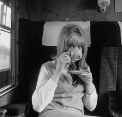 the-woman-who-reads: Pattie Boyd (1964)