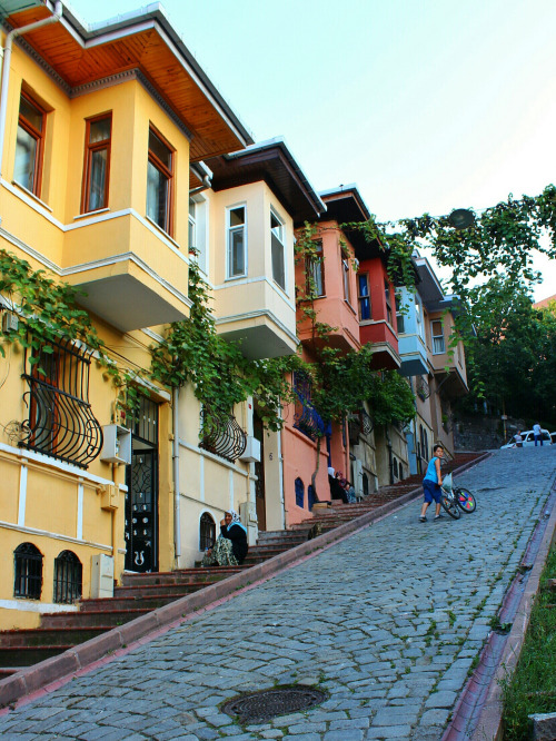 Balat quarter, Istanbul / Turkey (by hasbi kahraman).