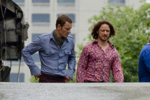 blktauna: widgenstain: RRRRRAAAAAAAAAAAAAHAHAHAHAHAHA! Only someone as fashion impaired as McAvoy wo