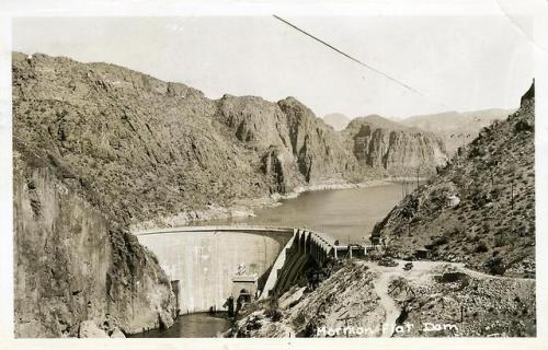 Mormon Flat Dam (c. 1935) on Salt River, 82km northeast of Phoenix (Arizona).The Mormon Flat Dam is 