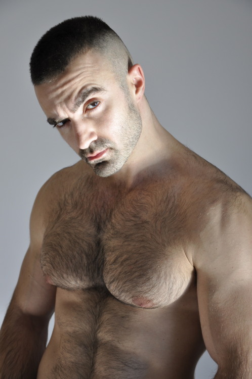 favhairydudes: (via TumbleOn)