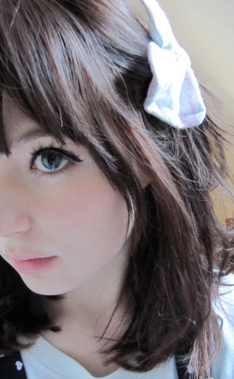 fiiiflee:new bow from creepylittlegirl :) beautiful little girl uguu