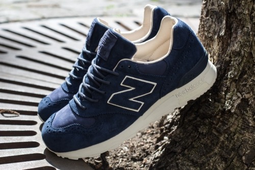 nikolawashere:  one-norf:  invincible x New Balance 1400  gimme