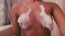 touchmytrap:  bubbles on my boobs but don’t