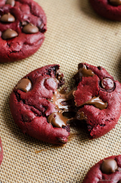 foodiebliss:  Red Velvet Nutella Stuffed Cookies 