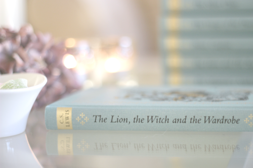 windblownpages: “Once a king or queen of Narnia, always a king or queen of Narnia.”