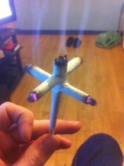 psychedelic-pussysmasher:  Show off. /r/trees 