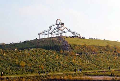 i-slept-with-the-devil:  ive-been-triggered-by-kankri:  likeafieldmouse:  Heike Mutter & Ulrich Genth - Tiger & Turtle (2011) - A walk-along “roller coaster”  HOW THE FUCK DO YOU DO THE LOOP-DE-LOOP DO YOU HAVE TO RUN AND DO YOUR BEST OR