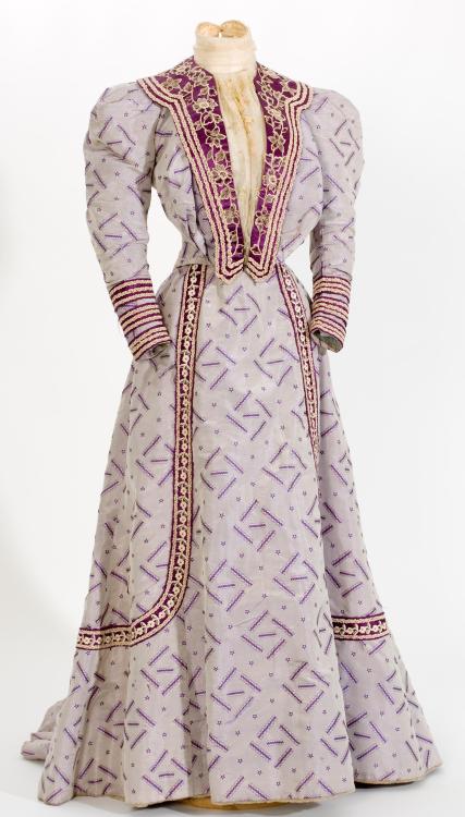 Floral Trimmed Catalan Pattern Dress, ca. 1900-09via CDMT