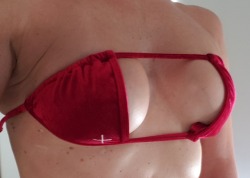 bluewatergp:  The upside down bikini demands attention!   Interesting