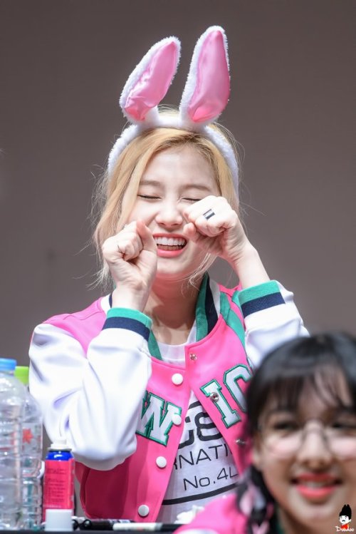 fyeah-twice:  ©두두⎟Do not edit or remove logo.  1 2 3