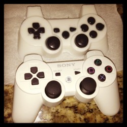 bluethread:  My mom made this ps3 controller