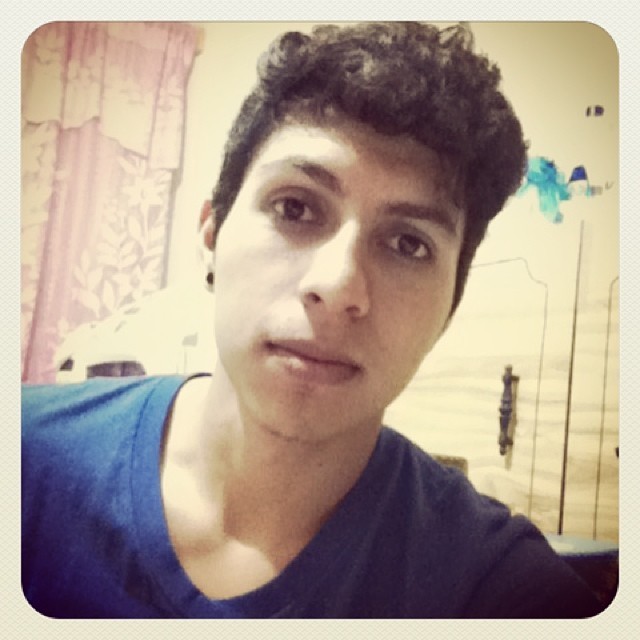 #despeinado y #aburrido xD jejeje pero pensando en ti ;) #curly #men #man #guy #bored