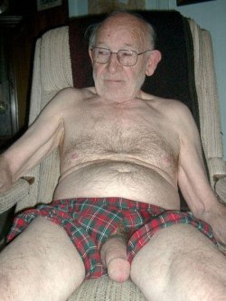 nakedgaygrandpa.tumblr.com post 143333819383