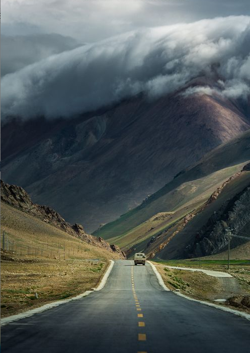 specialformytaste:ozilot:I love this picture…reminds of home…taking the back roads from the desert to Big Bear and Arrowhead lakes…aw home…source: pinterest.com  