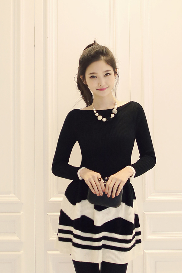 chaintox:korean-dreams-girls:  JooYi - November 26, 2014 2nd Set  I love slim fit