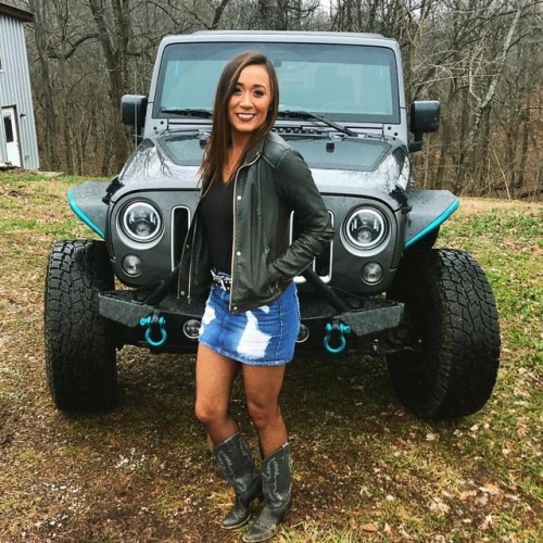 @sierracuhh www.jeepbeef.com ・・・ Just another Girl and her Jeep. #JeepHer #jeep #jeeplife #jeepgirl 