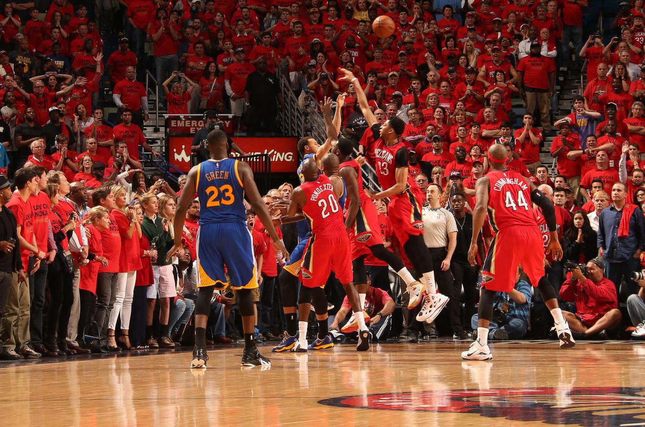 nba:    Stephen Curry of the Golden State Warriors makes a three point shot against