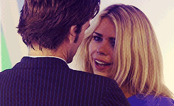 julia-the-fan:The Doctor and Rose Tyler + eye sex