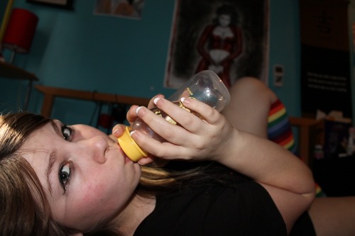 peachabdl:  This is the best damn way to relax after a long day of studying. BEST. WAY. 