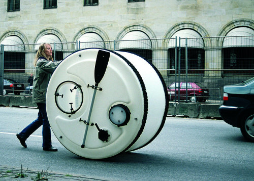 walkerartcenter:
“N55, SNAIL SHELL SYSTEM, 2001
A dwelling that can be rowed on water or carried/rolled on land, featured in the essay, “Home Makers: Artists Get Practical—and Political—About Housing.” ”