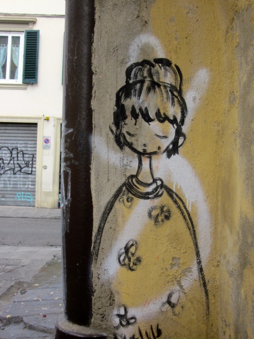 charminglyantiquated: florententine street art 1/? don’t know their name but they draw small s