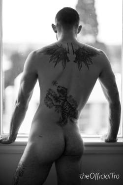 faunosacana:  theofficialtro:  HAIRY BUTT!pic by Joey Sbarro  http://faunosacana.tumblr.com