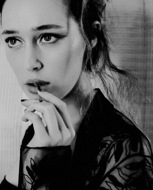cassiesullivan: Alycia Debnam-Carey for Vogue Italia
