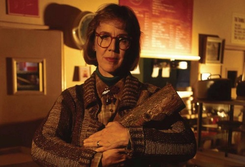 rcah:  cascos-e-caricias: =( Good Night, Log Lady… Rest In Peace, Catherine E. Coulson (1943-2015)  My favorite character :( rip